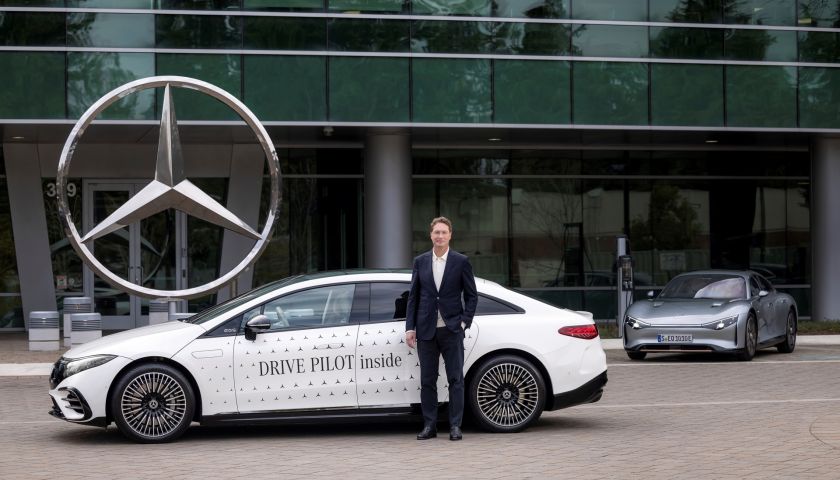 Programmatūras izstrādātāji: Mercedes-Benz veic tā operētājsistēmas MB.OS sākotnējo apskati