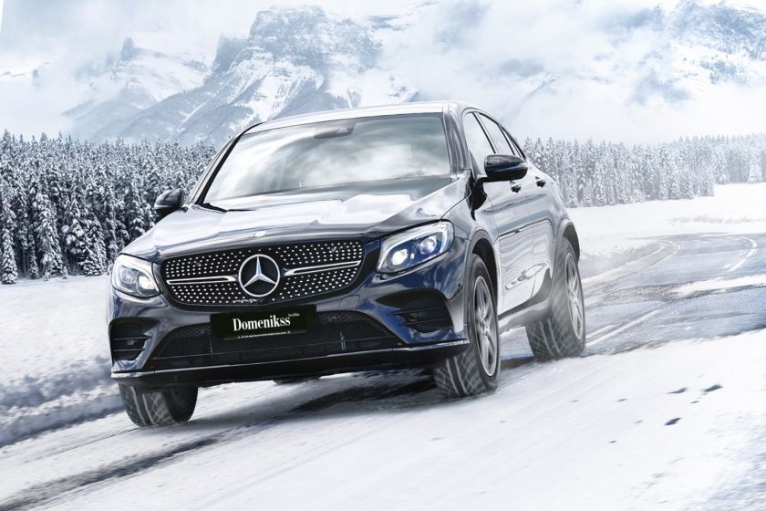 Scratched windshield reduces visibility by 60% – how to properly clean car windows in winter?