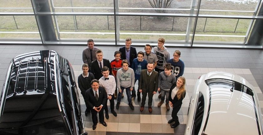Domenikss auto salonā viesojās 12 ēnas no visas Latvijas