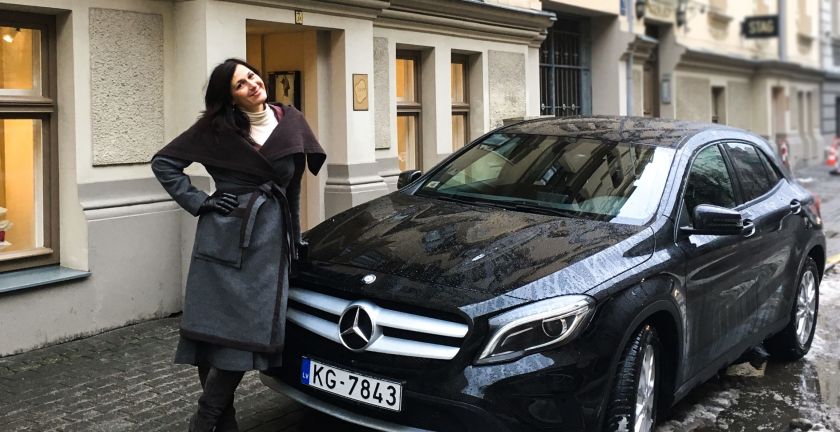 Jana Ezeriņa brīvdienas pavada testējot Mercedes Benz GLA