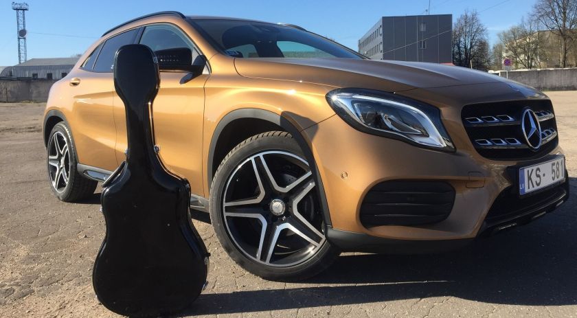 Mūzika un Mercedes-Benz ir ģitārista Mārča Auziņa neatņemamas dzīves sastāvdaļas