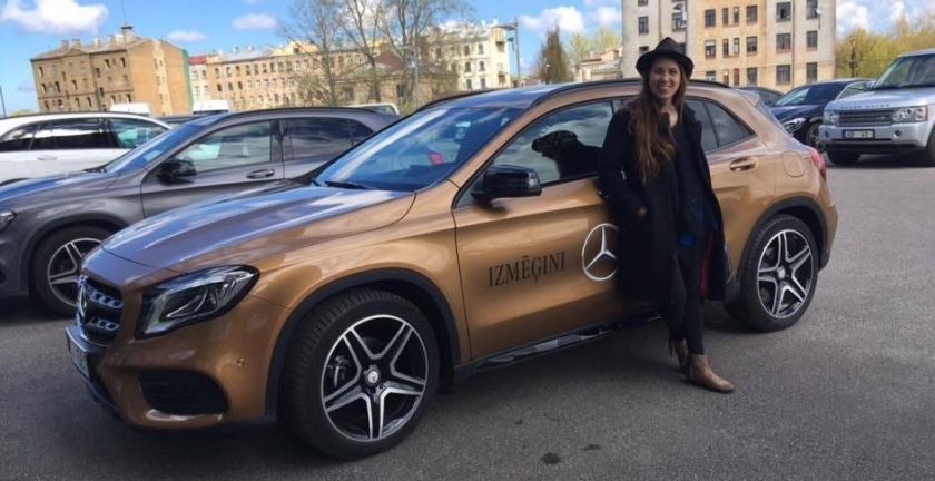 Upmaņi-Holšteini pirmajā ģimenes izbraucienā dodas ar Mercedes-Benz GLA 200
